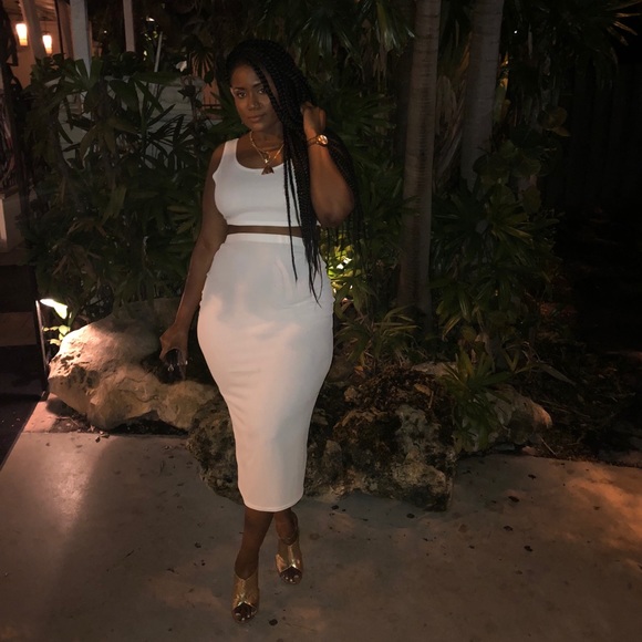 White midi skirt and matching crop top 🤍 - Picture 2 of 3